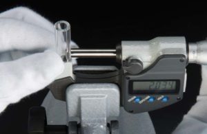 SPHERICAL AND CYLINDRICAL ANVIL TYPE MICROMETER