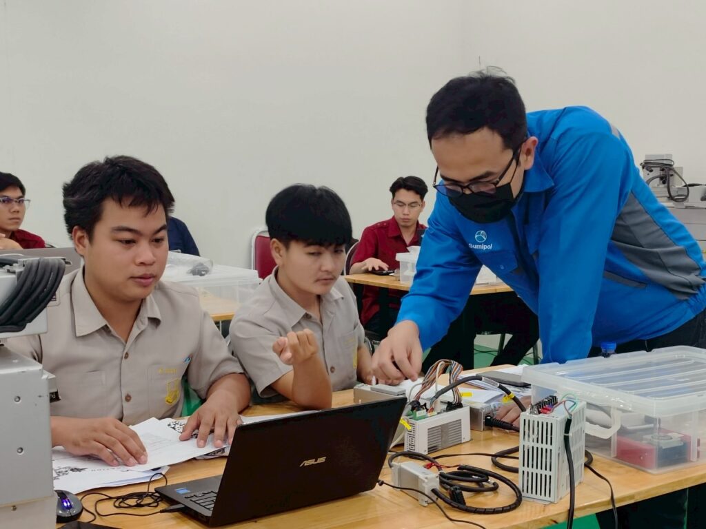 พัฒนาอย่างต่อเนื่อง! สุมิพลเดินหน้าสร้างทักษะ Electric Actuator ครั้งที่ 2 แก่ครู สอศ. ณ วิทยาลัยเทคนิคสัตหีบ 