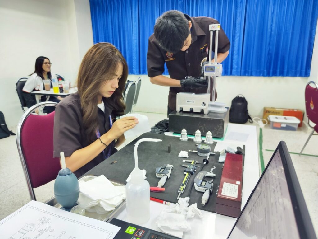 SUMIPOL สนับสนุนการแข่งขันวิศวกรรมราชมงคลฯ ครั้งที่ 16 ชิงถ้วยพระราชทานฯ นสาขามาตรวิทยาด้านมิติ และสาขาการวิเคราะห์ผลความคลาดเคลื่อนทางเรขาคณิตในงานมาตรวิทยาด้านมิติ