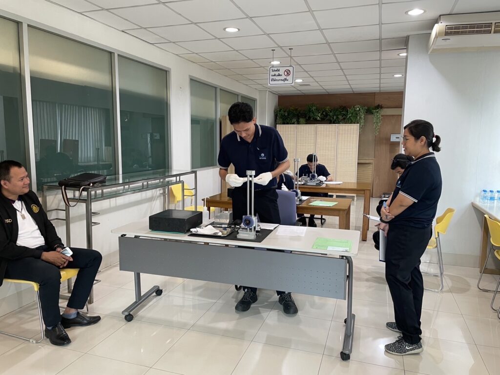 การจัดทดสอบครั้งนี้มีเป้าหมายเพื่อเสริมสร้างทักษะและความรู้ความสามารถของบุคลากรให้ได้ตามเกณฑ์มาตรฐานที่กำหนด พร้อมทั้งยกระดับความเชี่ยวชาญที่สอดคล้องกับตำแหน่งงาน ช่วยลดความผิดพลาดที่อาจเกิดขึ้นระหว่างการปฏิบัติงาน และเพิ่มคุณภาพของการให้บริการด้านการวัดให้ดียิ่งขึ้น