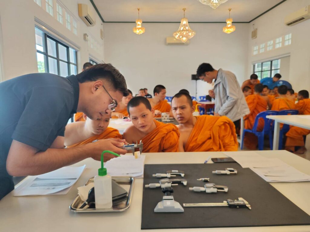 รูปภาพการอบรมเครื่องมือวัด-สุมิพล-มิตูโตโย-สามเณร