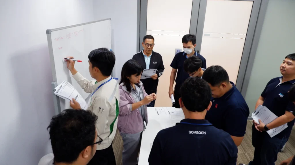 ผู้เข้าอบรมหลักสูตร ECRS เพื่อการออกแบบระบบอัตโนมัติ ณ สถาบันเทคโนโลยีการผลิตสุมิพล SIMTEC