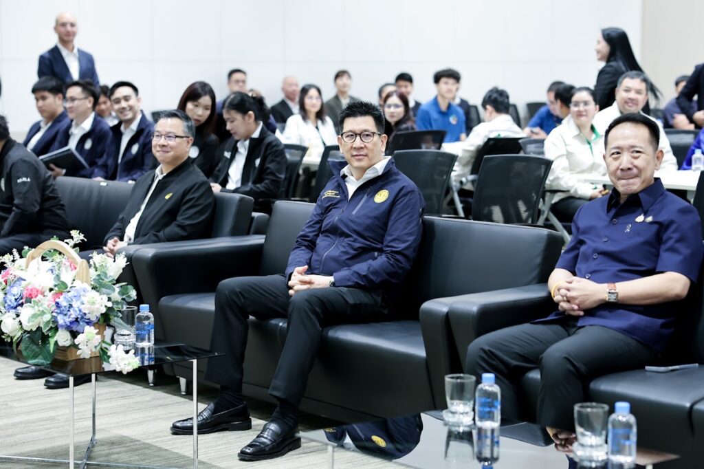 ดร.เอกนิติ นิติทัณฑ์ประภาศ รองนายกรัฐมนตรี พร้อมคณะเยี่ยมชม SIMTEC และ Learning Factory